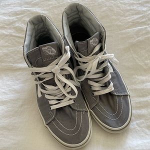 ‼️SOLD‼️ Women’s size 8 or Men’s size 6.5 Gray hightop Vans